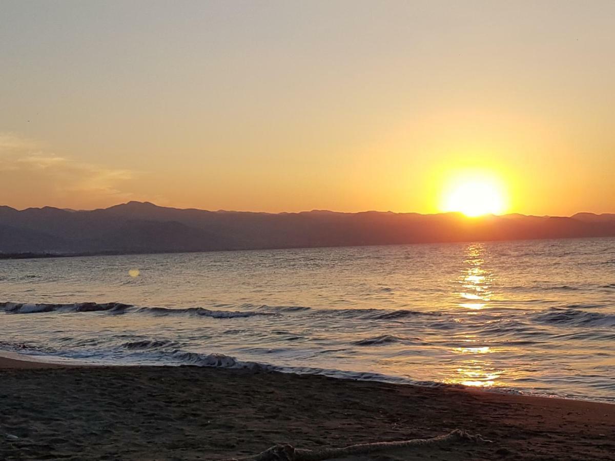 Aphrodite Beachfront Penthouse Apartment Καζιβερά Εξωτερικό φωτογραφία